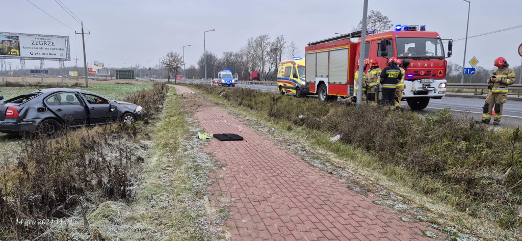 Borowa Góra: Dachowanie na DK61