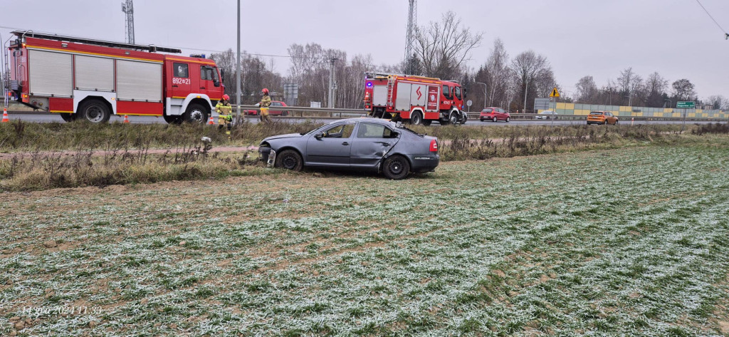 Borowa Góra: Dachowanie na DK61