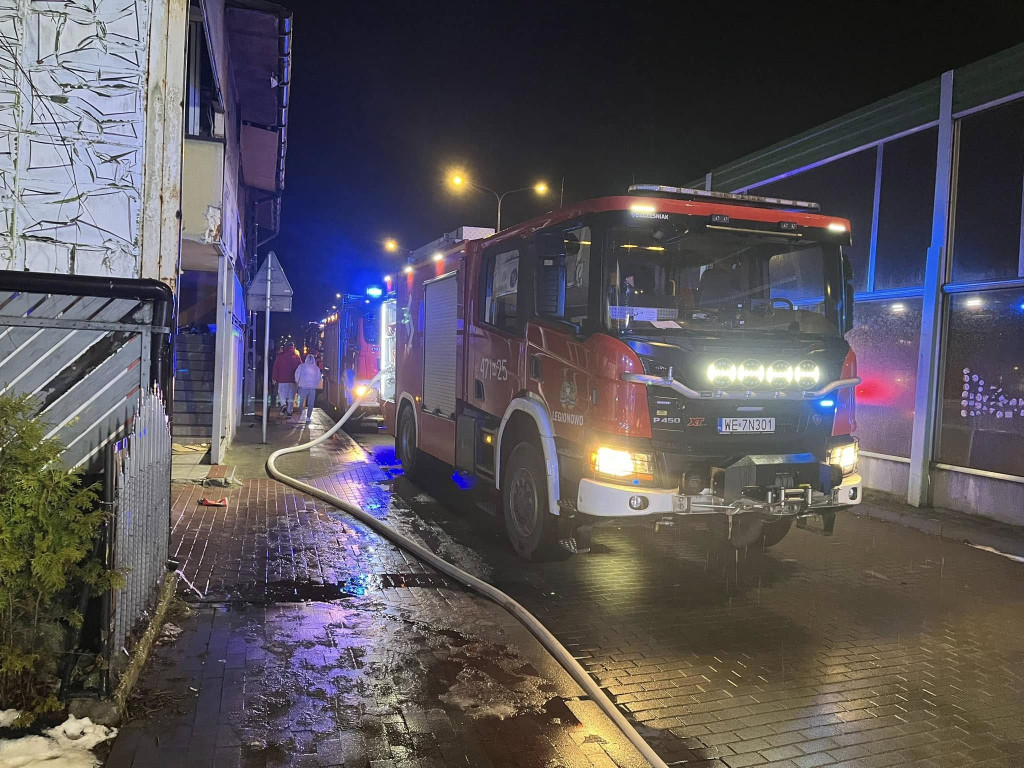 Legionowo: Pożar auta w warsztacie