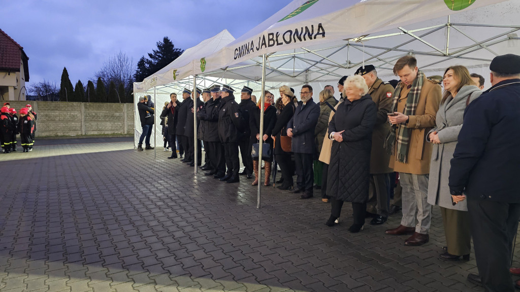 Druhowie z OSP Jabłonna dostali dwa auta i łódź