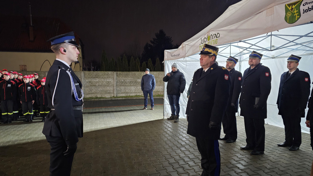 Druhowie z OSP Jabłonna dostali dwa auta i łódź