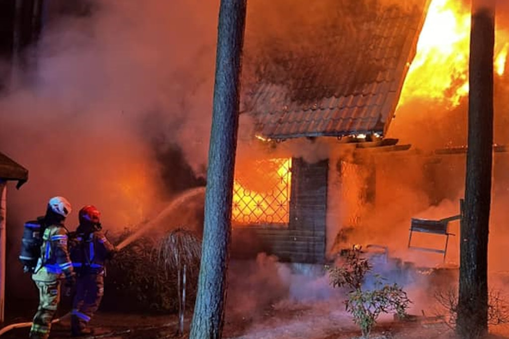 Pożar domu w Poddębiu. Ranna jedna osoba