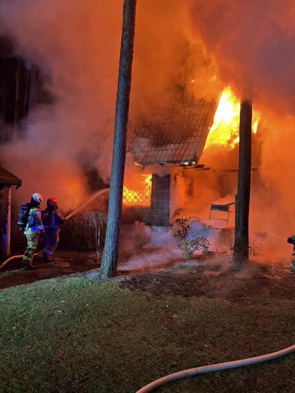 Pożar domu w Poddębiu. Ranna jedna osoba