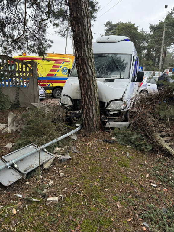 Trzy auta zderzyły się niedaleko PKP Piaski