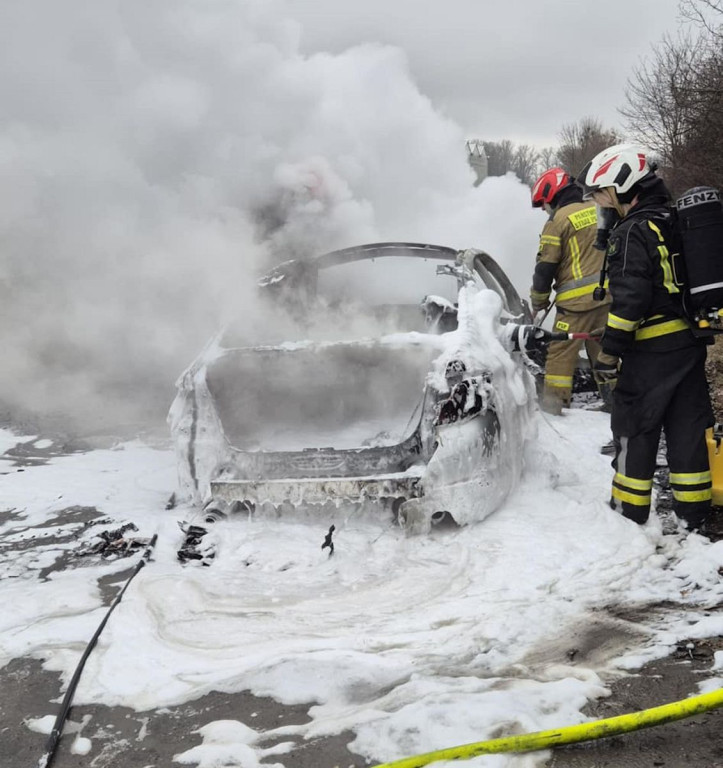 W Rajszewie spłonęło osobowe BMW