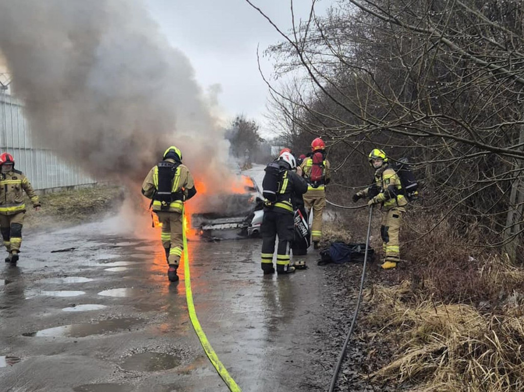 W Rajszewie spłonęło osobowe BMW