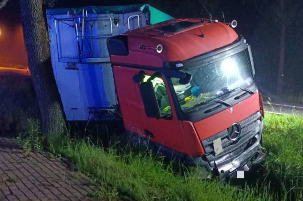 Gmina Serock: Na DK62 toyota wjechała pod tira