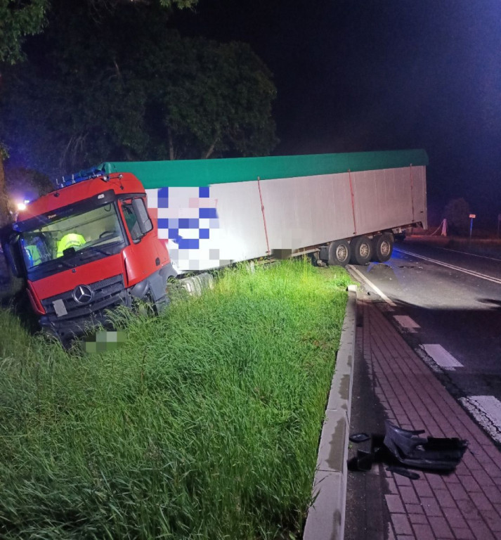 Gmina Serock: Na DK62 toyota wjechała pod tira