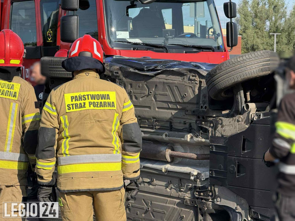 Legionowo: Zderzenie przy targowisku. Auto na boku