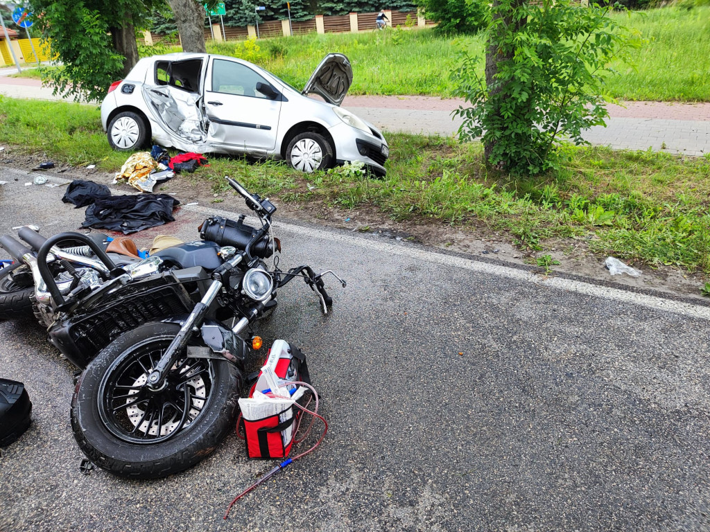 Zderzenie motocykla z osobówką w Górze