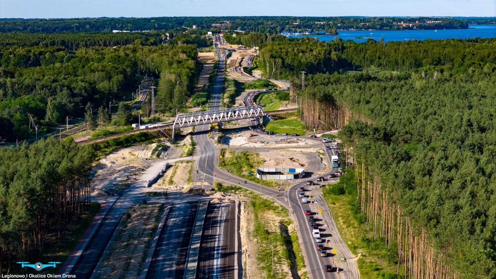 Tymczasowe rondo w Zegrzu Płd. mocno korkuje DK61