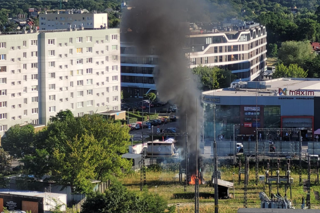 Wybuch i pożar na stacji trafo przy CH Maxim
