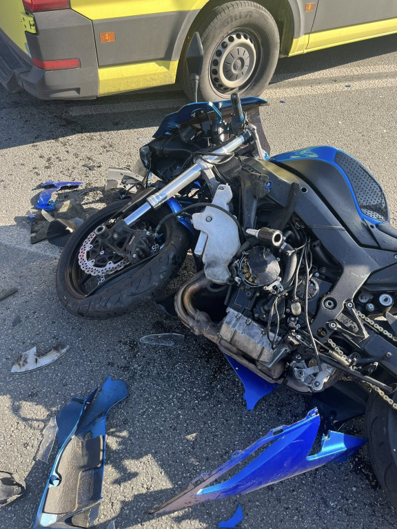 Zderzenie osobówki z motocyklem na DW632