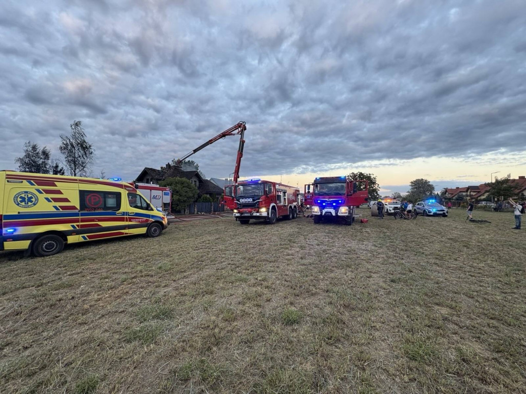 Serock: Pożar strawił domek i poddasze domu
