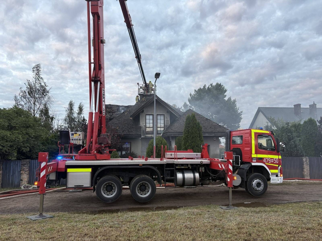 Serock: Pożar strawił domek i poddasze domu