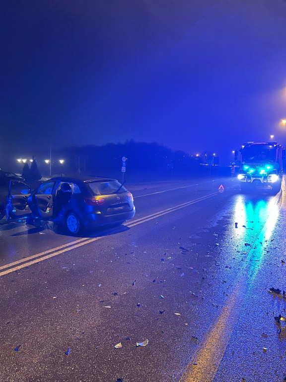 Kolizja dwóch aut na DW631 w Nieporęcie