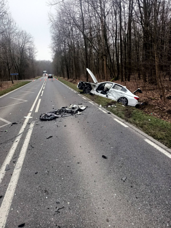 Jedna osoba trafiła do szpitala po wypadku na DW632