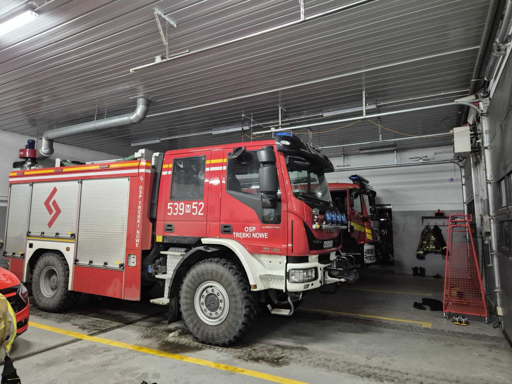 Nowy Modlin: Duży pożar hali z odpadami