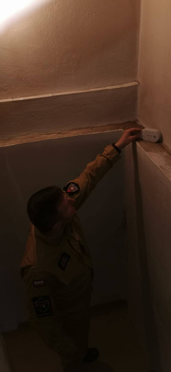 Strażacy przekazali mieszkańcom czujki czadu