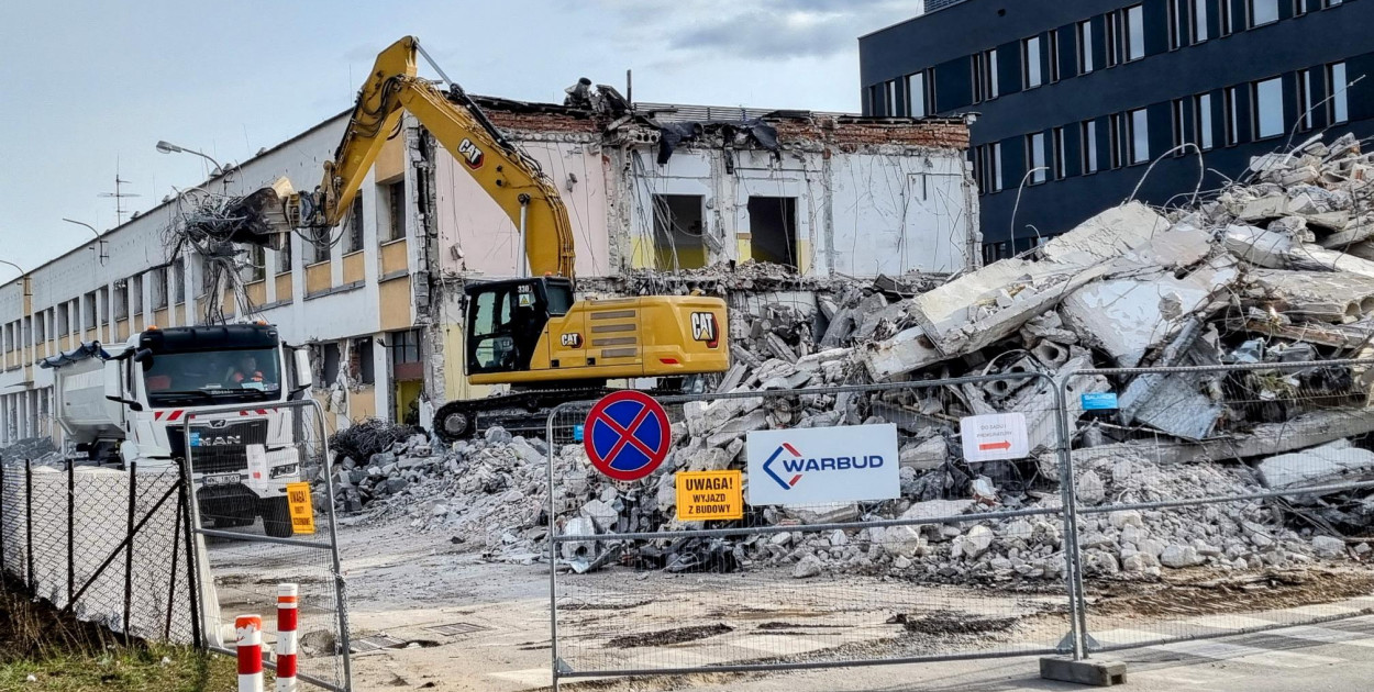 Rozbierają stary budynek sądu i prokuratury
