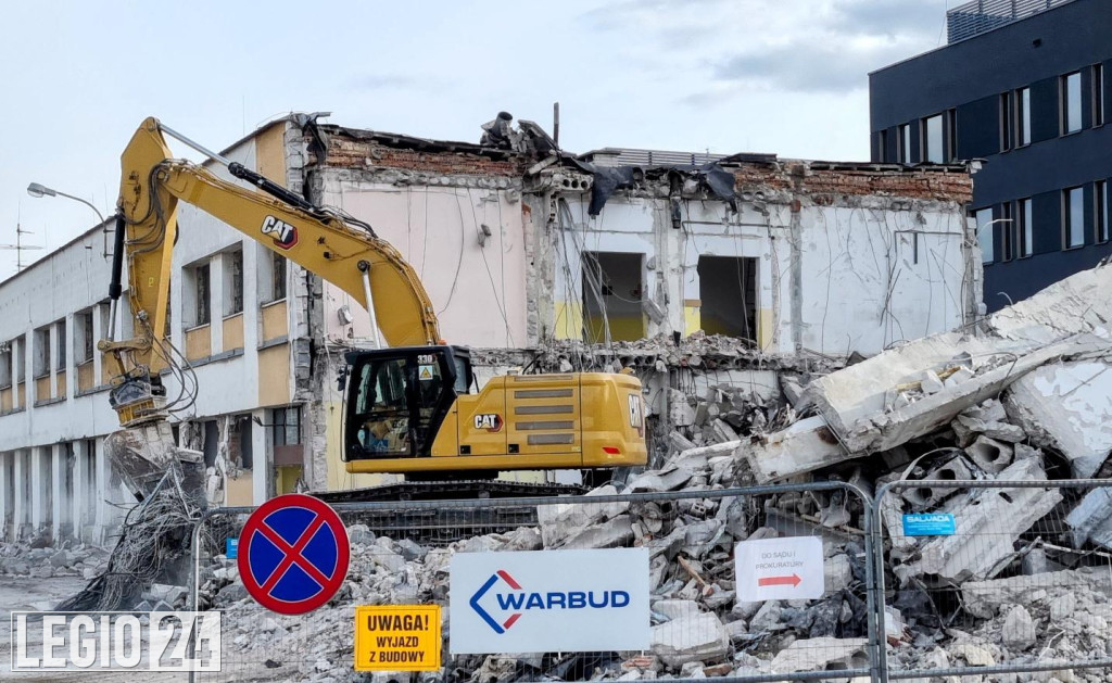 Rozbierają stary budynek sądu i prokuratury