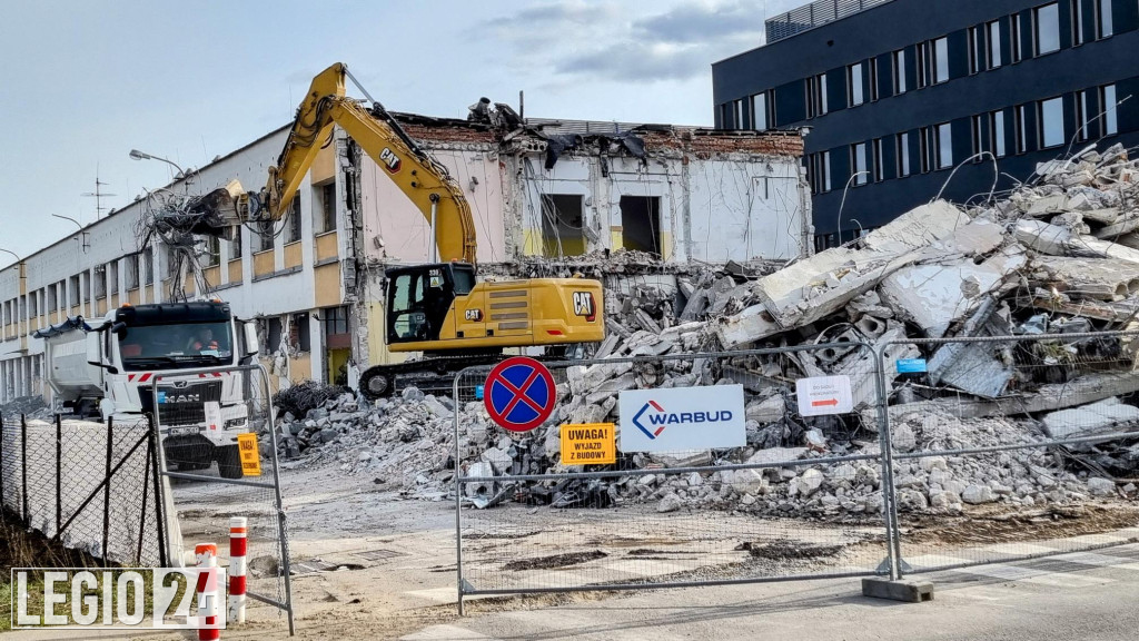 Rozbierają stary budynek sądu i prokuratury