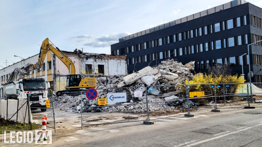 Rozbierają stary budynek sądu i prokuratury