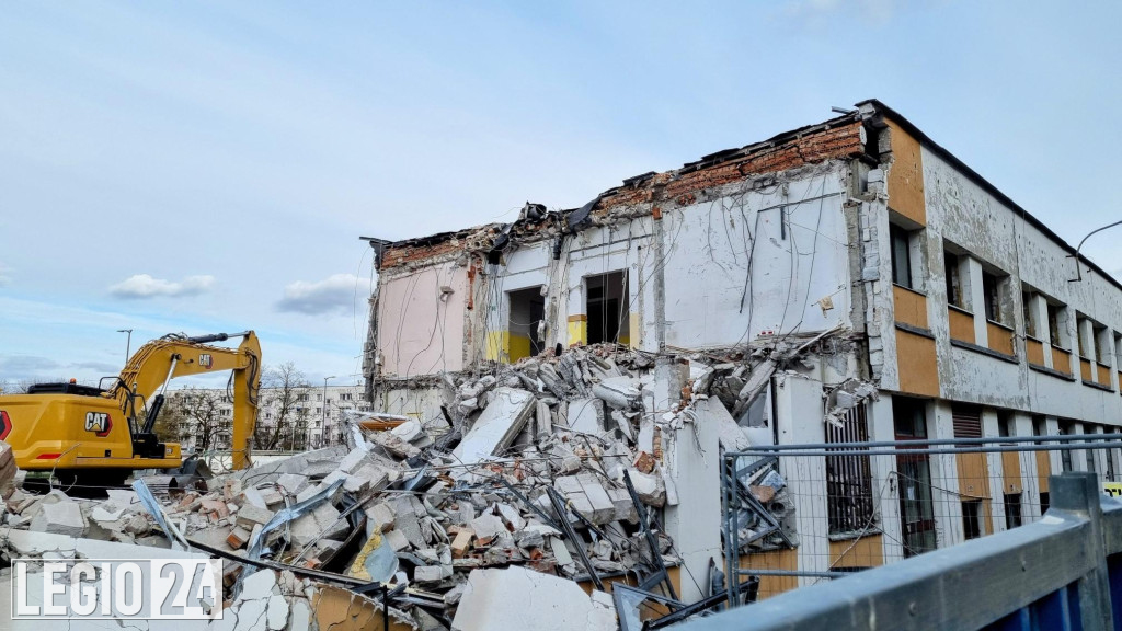 Rozbierają stary budynek sądu i prokuratury