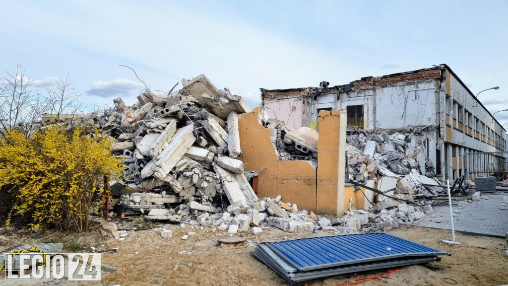 Rozbierają stary budynek sądu i prokuratury