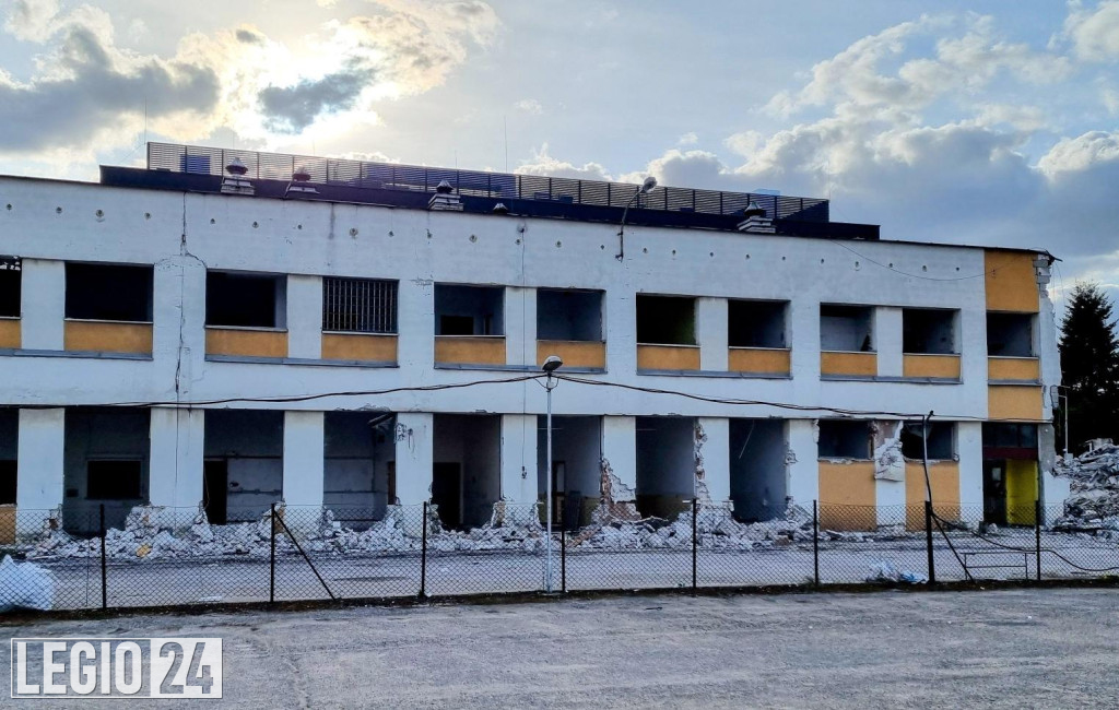 Rozbierają stary budynek sądu i prokuratury