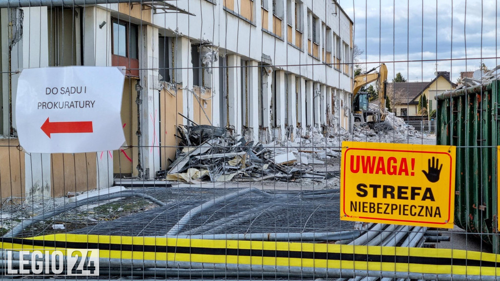 Rozbierają stary budynek sądu i prokuratury