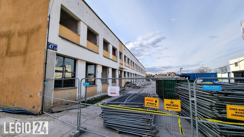 Rozbierają stary budynek sądu i prokuratury