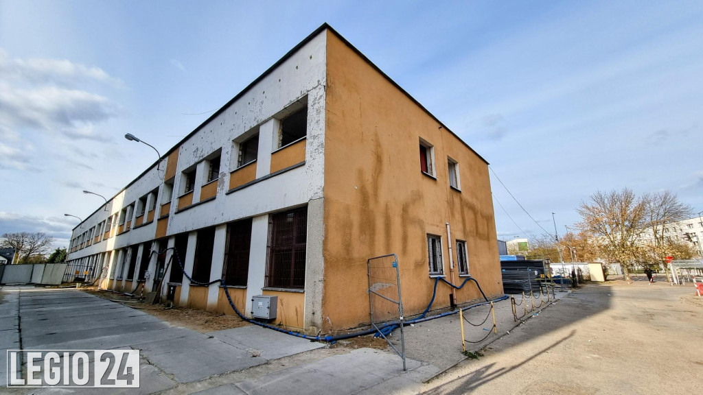 Rozbierają stary budynek sądu i prokuratury