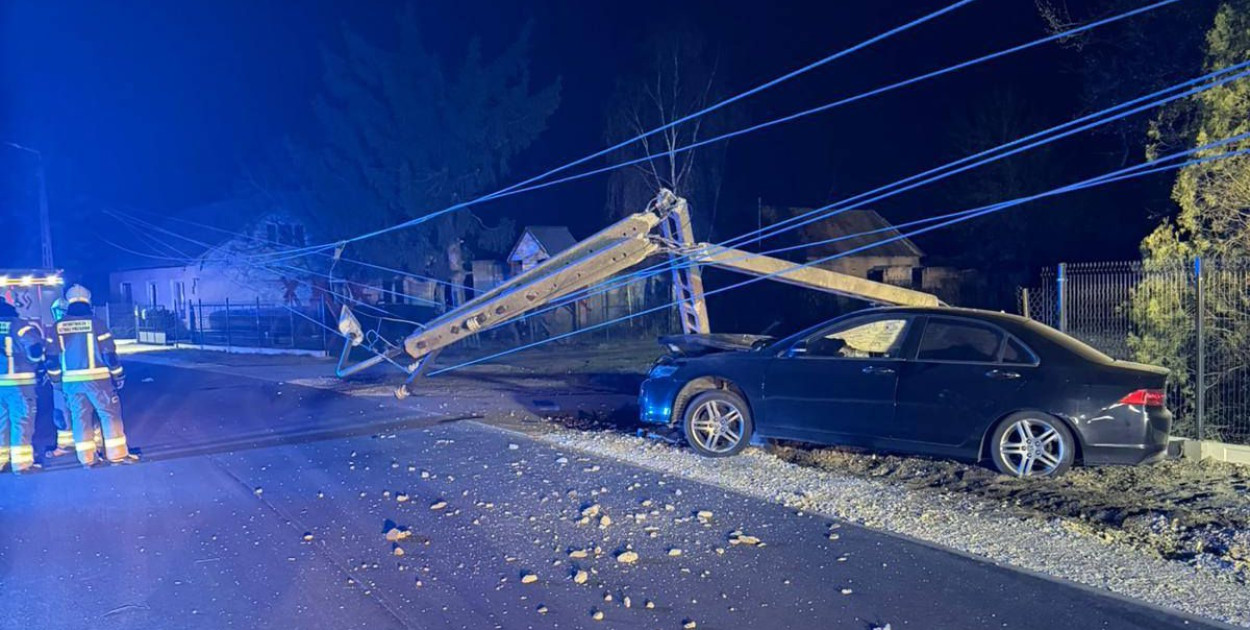 Kierowca osobówki ściął słup