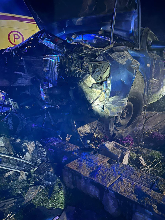 Janówek Pierwszy: Audi staranowało ogrodzenie