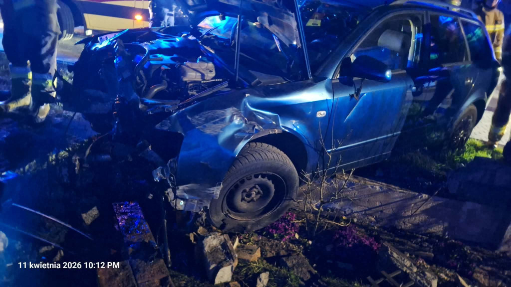 Janówek Pierwszy: Audi staranowało ogrodzenie