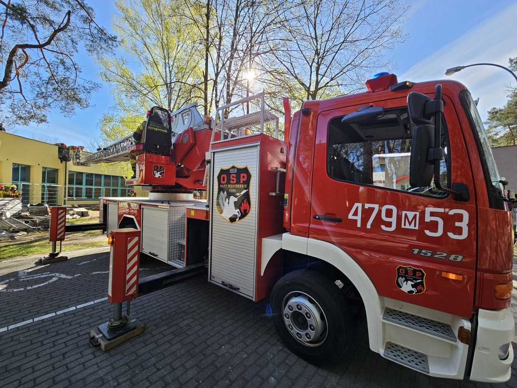 Józefów: Zapaliła się elewacja szkoły