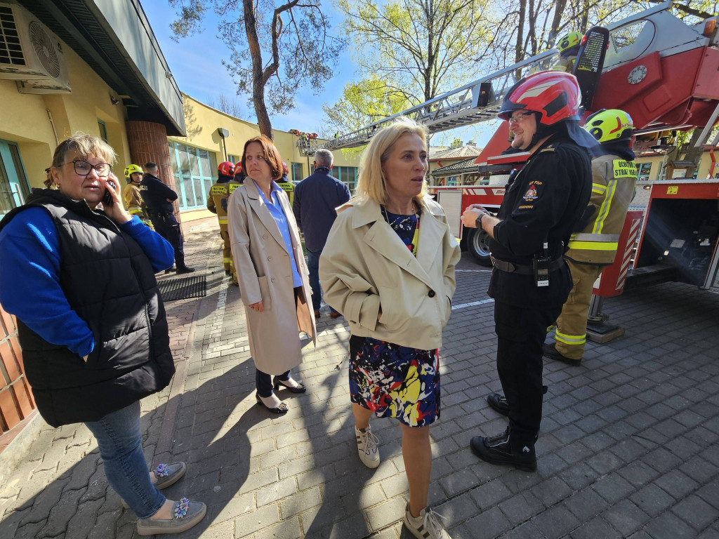 Józefów: Zapaliła się elewacja szkoły