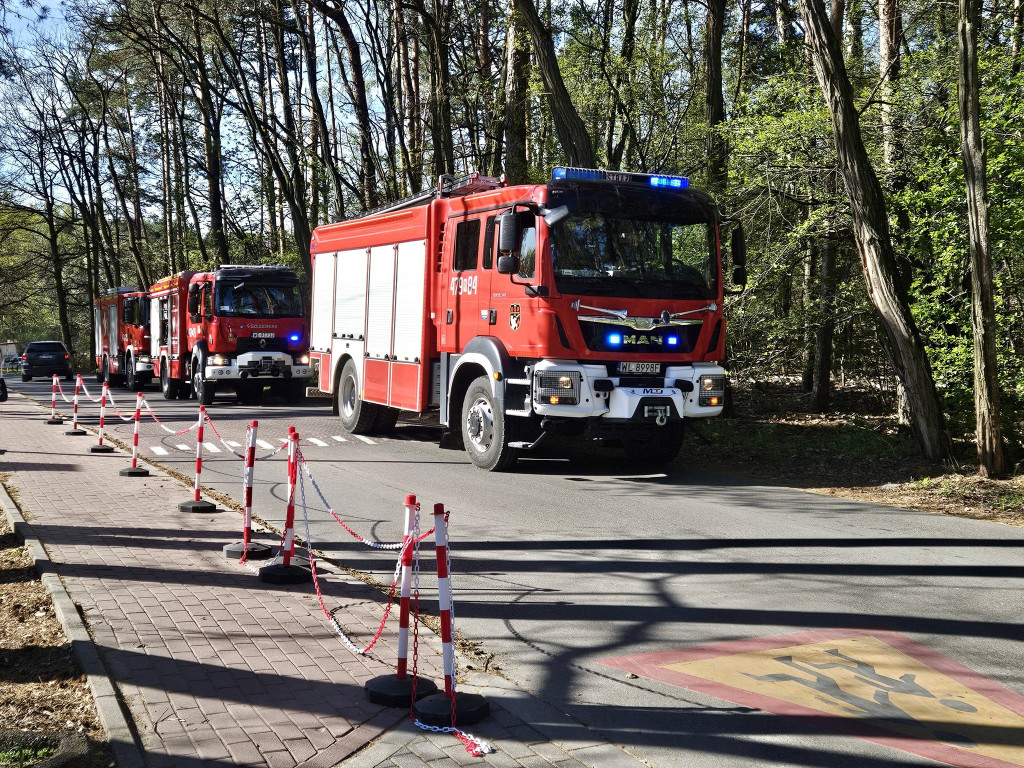 Józefów: Zapaliła się elewacja szkoły