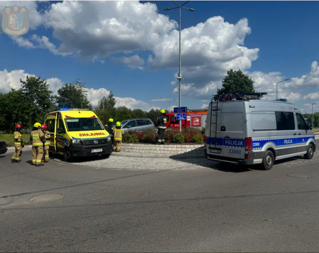 Chotomów: Opel „zaparkował” na środku ronda