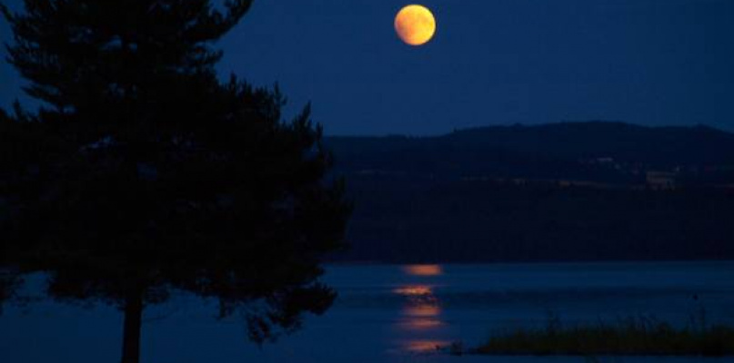 Księżyc i jego wpływ na nasz organizm i ciało