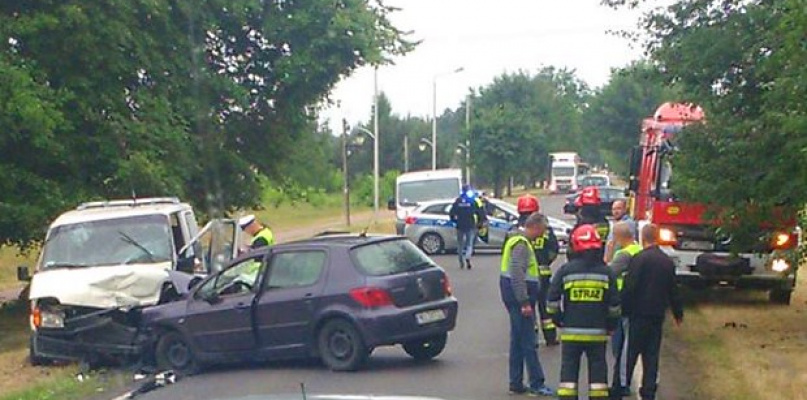 Józefów: Pijany kierowca doprowadził do czołowego zderzenia