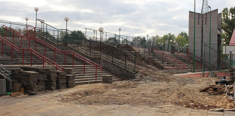 Legionowo: Powstaje zadaszenie trybun na miejskim stadionie