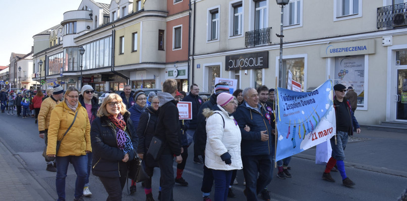 W Legionowie przeszedł Marsz Kolorowej Skarpetki. Fot . UM Legionowo
