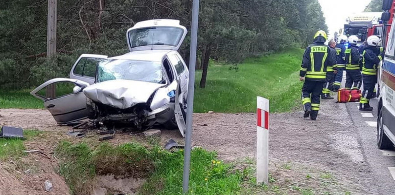  Wypadek na DK62 w Łasze (gmina Serock). Fot. Wojskowa Straż Pożarna Zegrze / facebook.com/WSPZEGRZE
