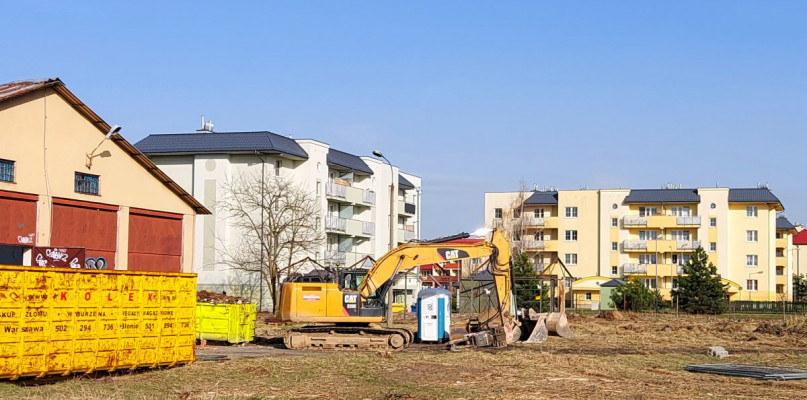 Prace przygotowawcze do budowy dwóch bloków na os. Piaski w Legionowie. Fot. Legio24.pl