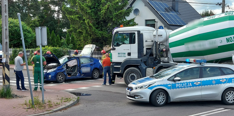 Zderzenie toyoty z betoniarką przy PKP Legionowo Piaski, fot. Legio24.pl