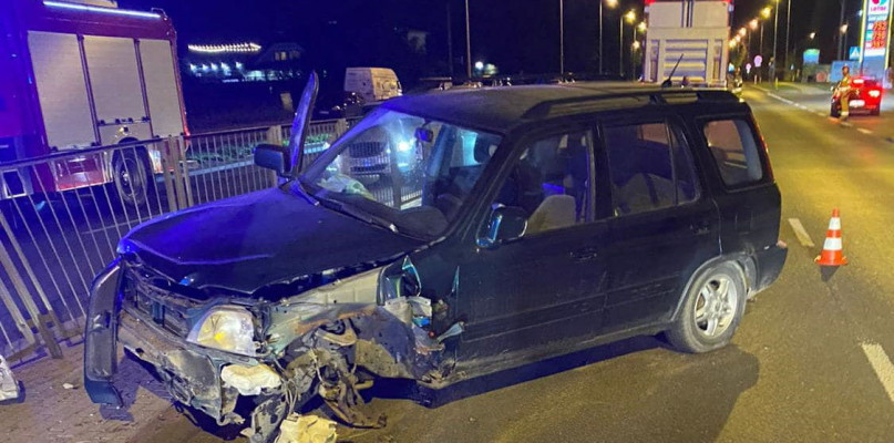 Kolizja volkswagena i hondy w Zegrzu Południowym. Fot. fb / Wojskowa Straż Pożarna Zegrze
