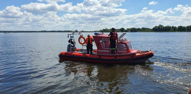 Wspólne patrole policji i straży pożarnej nad wodą, fot. KPP Legionowo