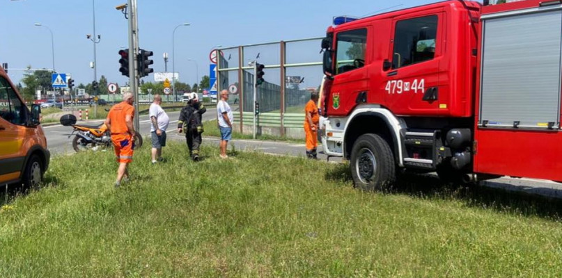 Zderzenie samochodu z motocyklem na obwodnicy Jabłonny, fot. KP PSP Legionowo